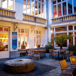 Hi Jacques Brel Hostel